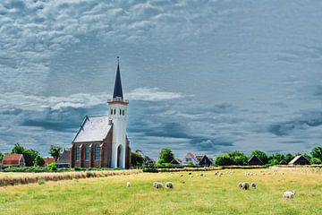 Texel Den Hoorn met het kerkje en een donkere lucht van eric van der eijk