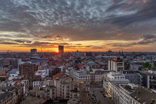 La silhouette d'Anvers au lever du soleil II