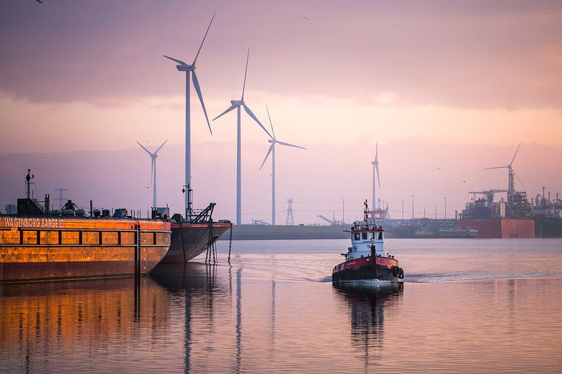 Tug Wagenborg in Eemshaven by Jan Georg Meijer