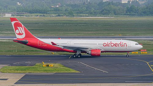 Taxiënde Air Berlin Airbus A330-200.