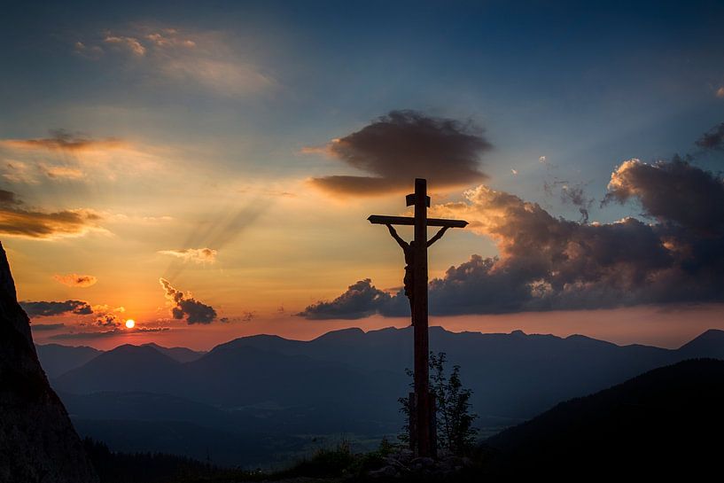 Kreuz im Abendlicht von Fabian Roessler