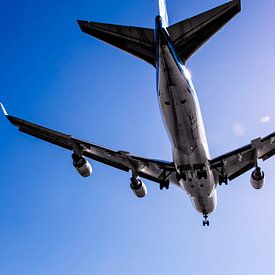 KLM Boeing 747 overhead by Aron van Oort