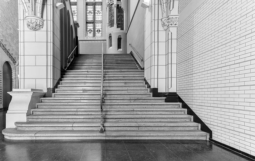 escalier du Rijksmuseum en noir et blanc par Corrie Ruijer