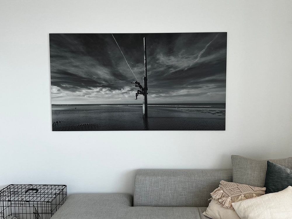 Kunst am Meer, Mann mit Ferngläsern  von august lagaisse 