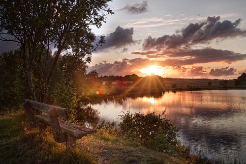 Navnsø | Sonnenuntergang am See in Dänemark von Olliventure