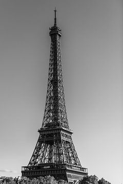 De Eiffeltoren machtig in de lucht van As Janson