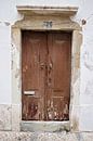 verweerde houten deur van Marianne Bras thumbnail