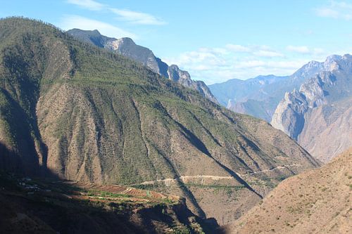 Hoch in die Berge von Yunnan, China.