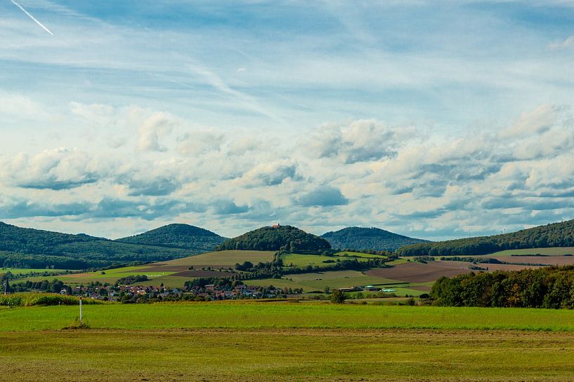 Spaziergang auf dem Kolonnenweg in der Nähe der Gedenkstätte Point Alpha von Oliver Hlavaty