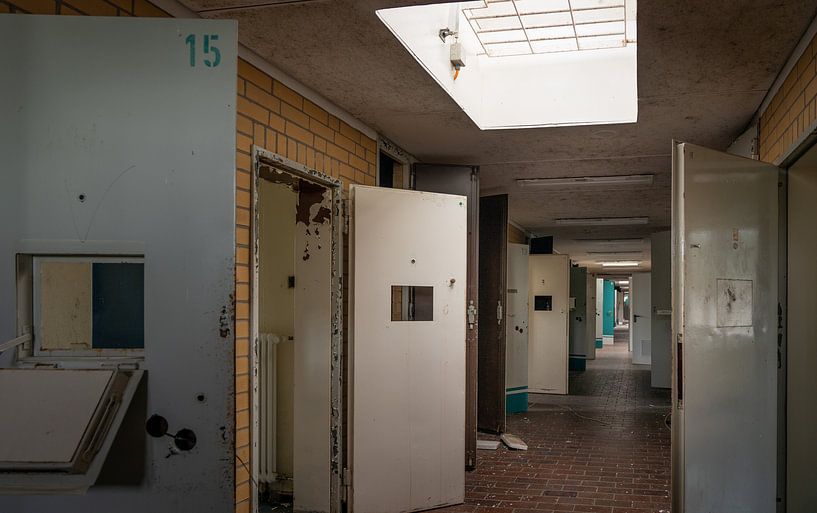 Abandoned prison by Wouter Doornbos