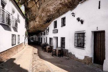 Huis in de rotsen in een wit bergdorp in Andalusië / Spanje van Voss Fine Art Fotografie
