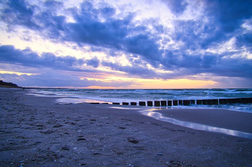Sunset on the beach at Zingst, romantic by Martin Köbsch