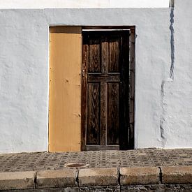 Petite porte ancienne sur Pictorine