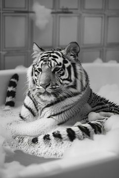 Majestic tiger in the bathtub - An impressive bathroom picture for your toilet by Felix Brönnimann