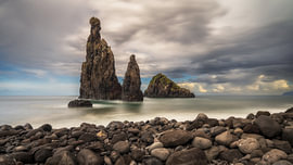 Stenen bewakers – Ribeira da Janela, Madeira van Steffen Peters