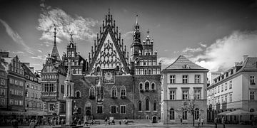 WROCLAW Main Market Square and Town Hall | panorama monochrome van Melanie Viola