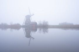 Neblige Landschaft Kinderdijk 2 von Björn van den Berg