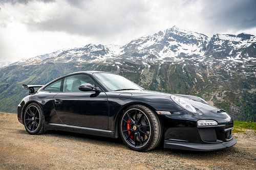 Porsche 911 GT3 sportwagen in de Alpen