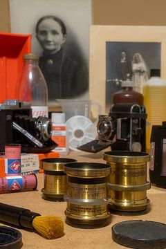 Ode aan oude, analoge fotografie, oude lenzen, balgcamera's, donkere kamer van Jan Willem de Groot Photography