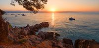 Zonsondergang aan de rotskust van Moscenicka Draga, Kroatië van SusaZoom thumbnail