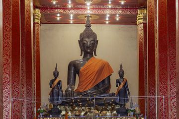 Buddha in Wat Ong Teu by Walter G. Allgöwer