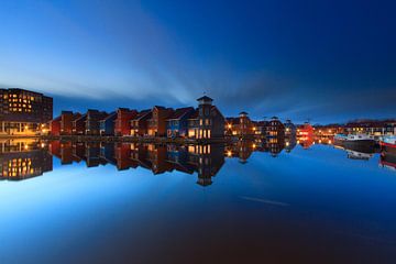 Die blaue Stunde im Reitdiep Haven - Groningen, NL von Niels Heinis