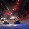 Schneebully mit Feuerwerk auf den Pisten in Österreich von Erik van 't Hof