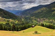 Zwitserse Alpen in de zomer met wolken von Dennis van de Water Miniaturansicht
