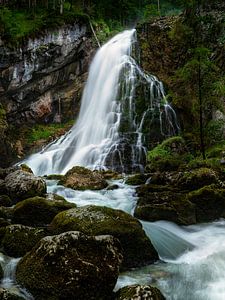 Waterval in de Beierse en Tiroolse Alpen. van Voss Fine Art Fotografie