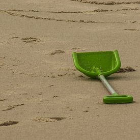 Shovel op het strand van Norbert Sülzner