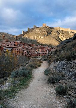 Voetpad naar Albarracin in Spanje van Lensw0rld