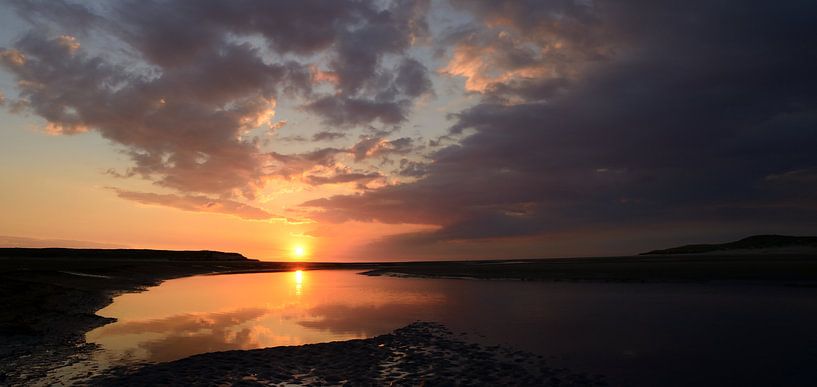 Zonsondergang bij de Slufter op Texel van Gonnie van de Schans