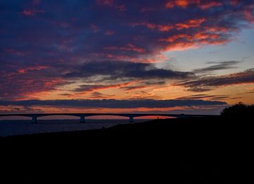 Sonnenaufgang an der Zeelandbrug-Brücke von Veelzijdig Zeeland