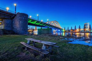 Le pont John Frost pendant l'heure bleue à Arnhem sur Bart Ros