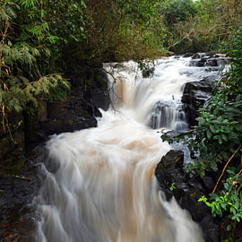 De watervallen van Iguazu op de grens van Brazilië  en Argentinië van Rini Kools