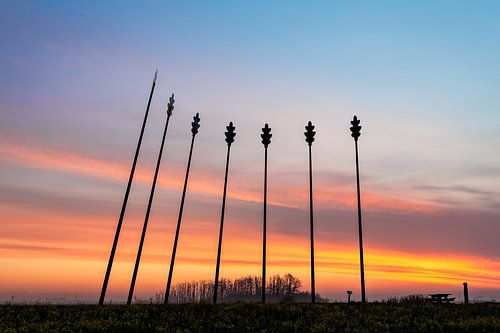 Monument Oerwold De Onlanden tijdens zonsopkomst