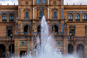 De fontein van de Plaza de España in Sevilla- Spanje van Lizanne van Spanje