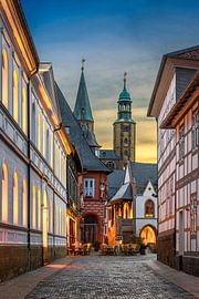 Oude binnenstad van Goslar, Duitsland bij nacht van Michael Abid