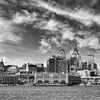 Philadelphia Skyline am Delaware River - Monochrom von Melanie Viola