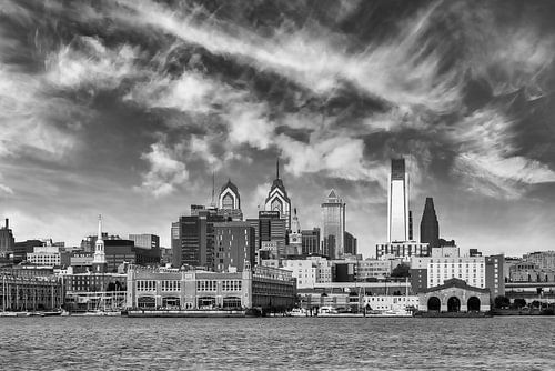 Skyline van Philadelphia aan de Delaware-rivier - Monochroom