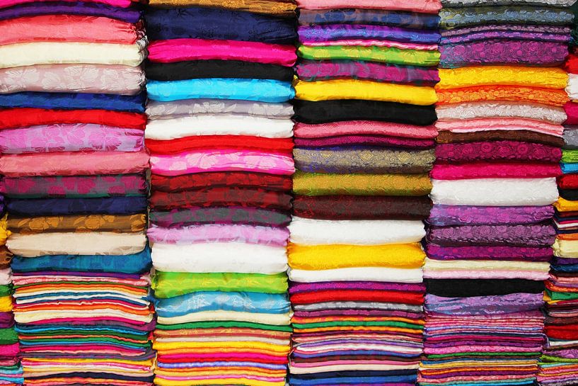 Colourful silk by Inge Hogenbijl
