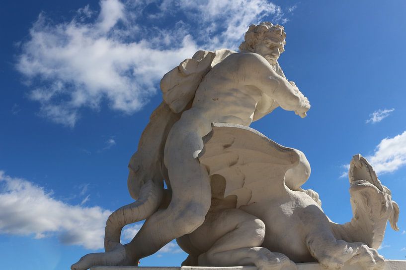 Hercules fights with dragons by Ines Porada