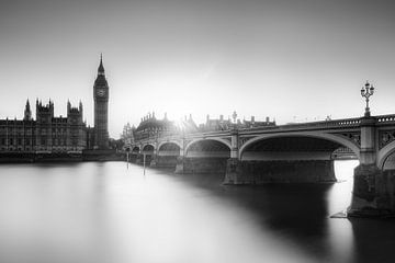 Big Ben met Westminster Bridge in Londen. Zwart Wit van Manfred Voss, Schwarz-weiss Fotografie