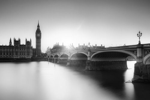 Big Ben met Westminster Bridge in Londen. Zwart Wit
