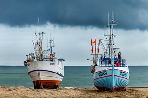 Bateaux de pêche danois sur la plage sur Menno Schaefer