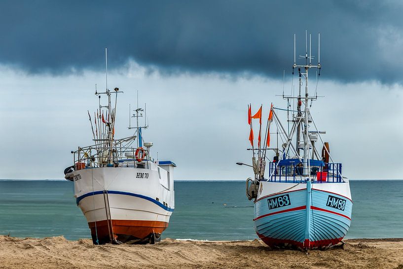 Dänische Fischerboote am Strand von Menno Schaefer