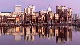 Skyline Little C in Rotterdam bei einem rosa Sonnenuntergang von Jeroen Kleiberg