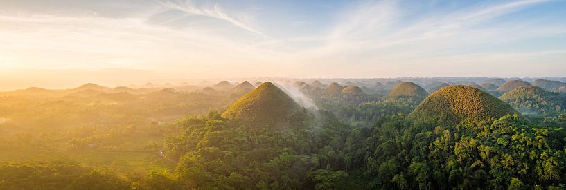 Chocolate Hills landschap in Bohol, de Filipijnen van Teun Janssen
