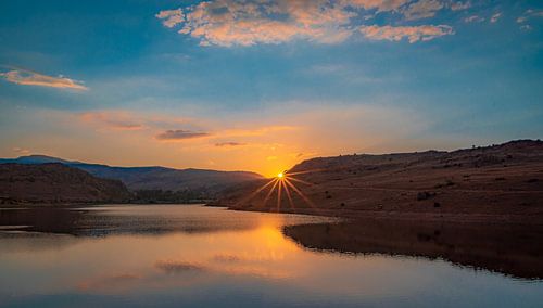 Coucher de soleil dans les montagnes
