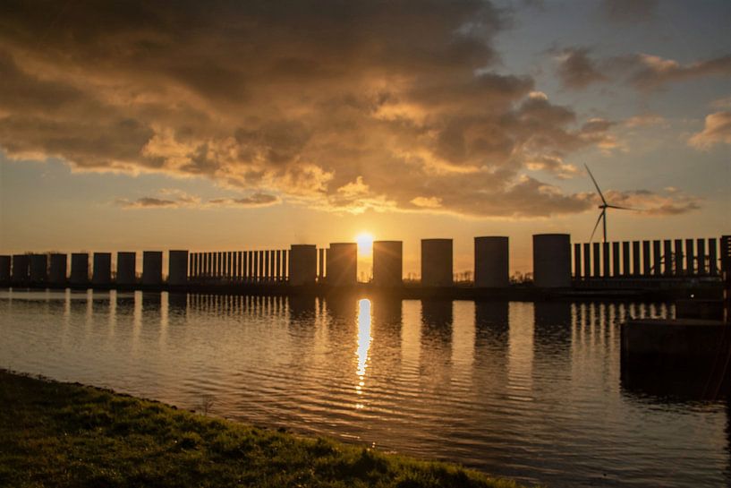 calland bridge Rozenburg south holland bridge sunset sinking bridge par Marco van de Meeberg